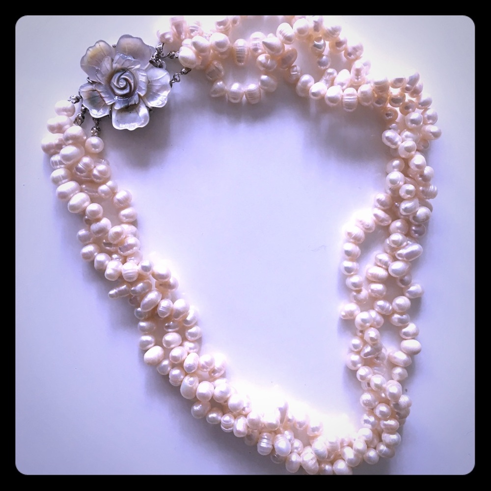 Pearl necklace. Hand crafted in Italy
